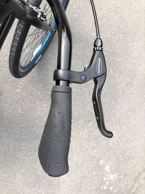 7 スピード シティバイク 24 インチ マシッドタイヤとアルミリーム素材 折りたたむデザイン