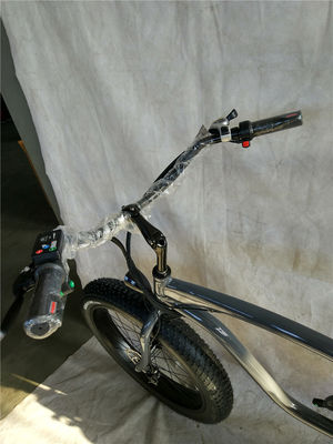 26*4.0インチファットタイヤ 電動ビーチクルーザー自転車 17Ah リチウム電池で動いています