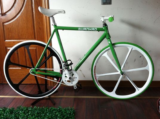 アルミ合金フレームとマグネシウム合金小輪とカスタムカラー固定ギア自転車