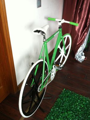 アルミ合金フレームとマグネシウム合金小輪とカスタムカラー固定ギア自転車