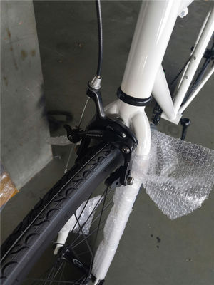 スリムな白いフレーム 成人700Cシングルスピード自転車 固定ギア自転車 ローザーブレーキ