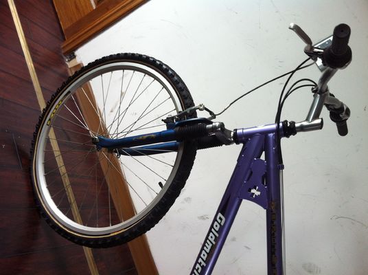 スレッドレス アルミストーム 26インチ 男性用シマノ 21S MTB マウンテンバイク フロントサスペンション