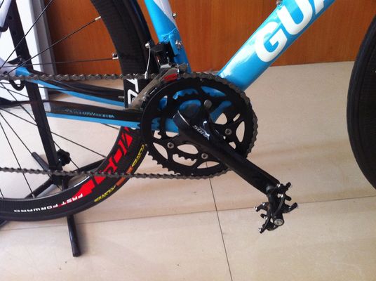 カーボンファイバー700Cフレーム シマノ SORA-5700 18スピードグループ 6KG レーシングロードスピード自転車