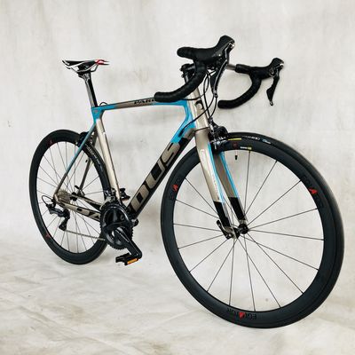 カーボンファイバー・リム素材 22速シマノULTEGRA R8000 アルミ合金 スタムレースバイク