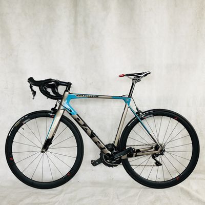 カーボンファイバー・リム素材 22速シマノULTEGRA R8000 アルミ合金 スタムレースバイク