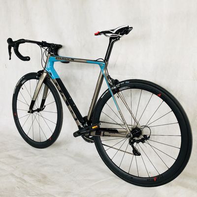 カーボンファイバー・リム素材 22速シマノULTEGRA R8000 アルミ合金 スタムレースバイク