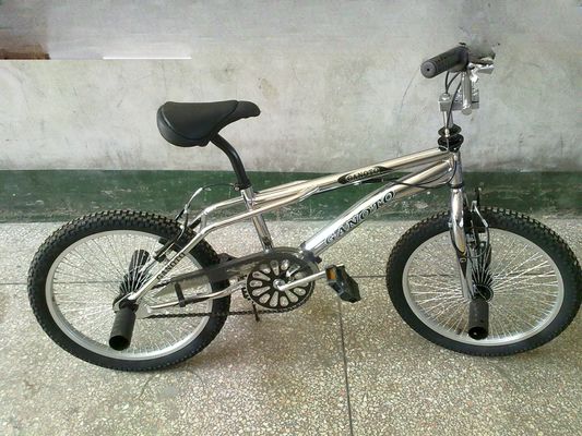 アルミ合金 BMX バイクの輝き 重さ14kg 騎乗体験の終わり