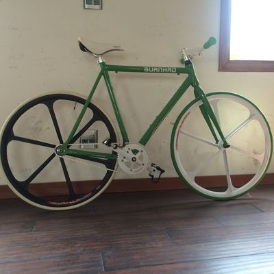 アルミ合金700C 固定ギア自転車 アルミテニカリングと耐久性のある固定道路自転車