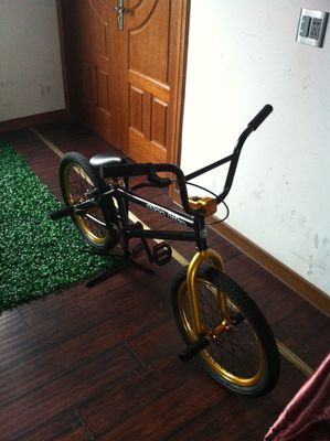 ベロ PU シート 20&quot;x2.25 ケンダストリート OEM ゴールドカラー BMX バイク シングルスピードギア