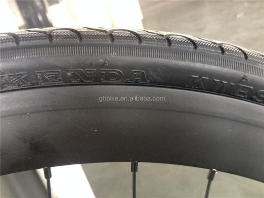 赤色 3速固定ギア自転車 レンダタイヤとネコヘッドセット