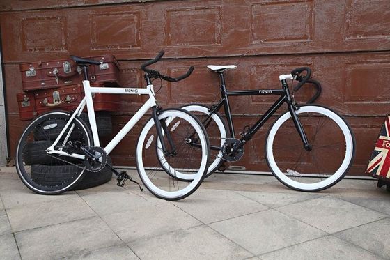 シングルスピード自転車 700c 固定自転車 KMC チェーンと総重量 13kg