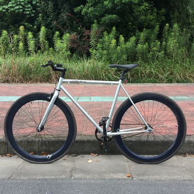 シングルスピード自転車 700c 固定自転車 KMC チェーンと総重量 13kg