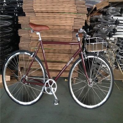 3 速さ の 男 の 都市 自転車 と バスケ で 都市 を 難なく 巡る