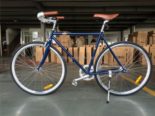 3 速さ の 男 の 都市 自転車 と バスケ で 都市 を 難なく 巡る