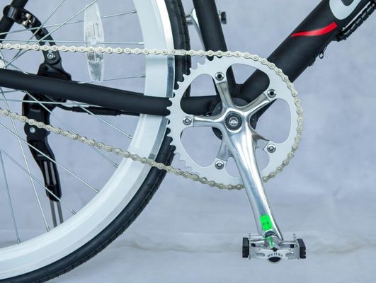 700C アルミ 電動自転車 CE EN15194 認証 36V 350W モーター 10.8AH 隠されたリチウム電池