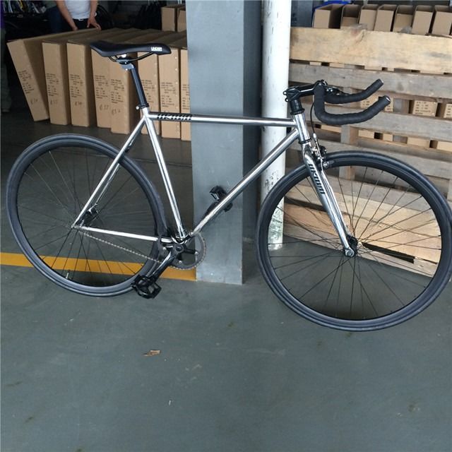 700C シングルスピード フリップフロップ 固定自転車 ハードフレーム 11kg OEM カスタマイズ クロム